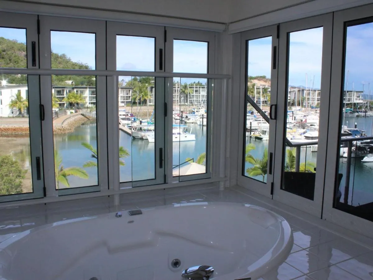 Beachside Apartment 17 Nelly Bay