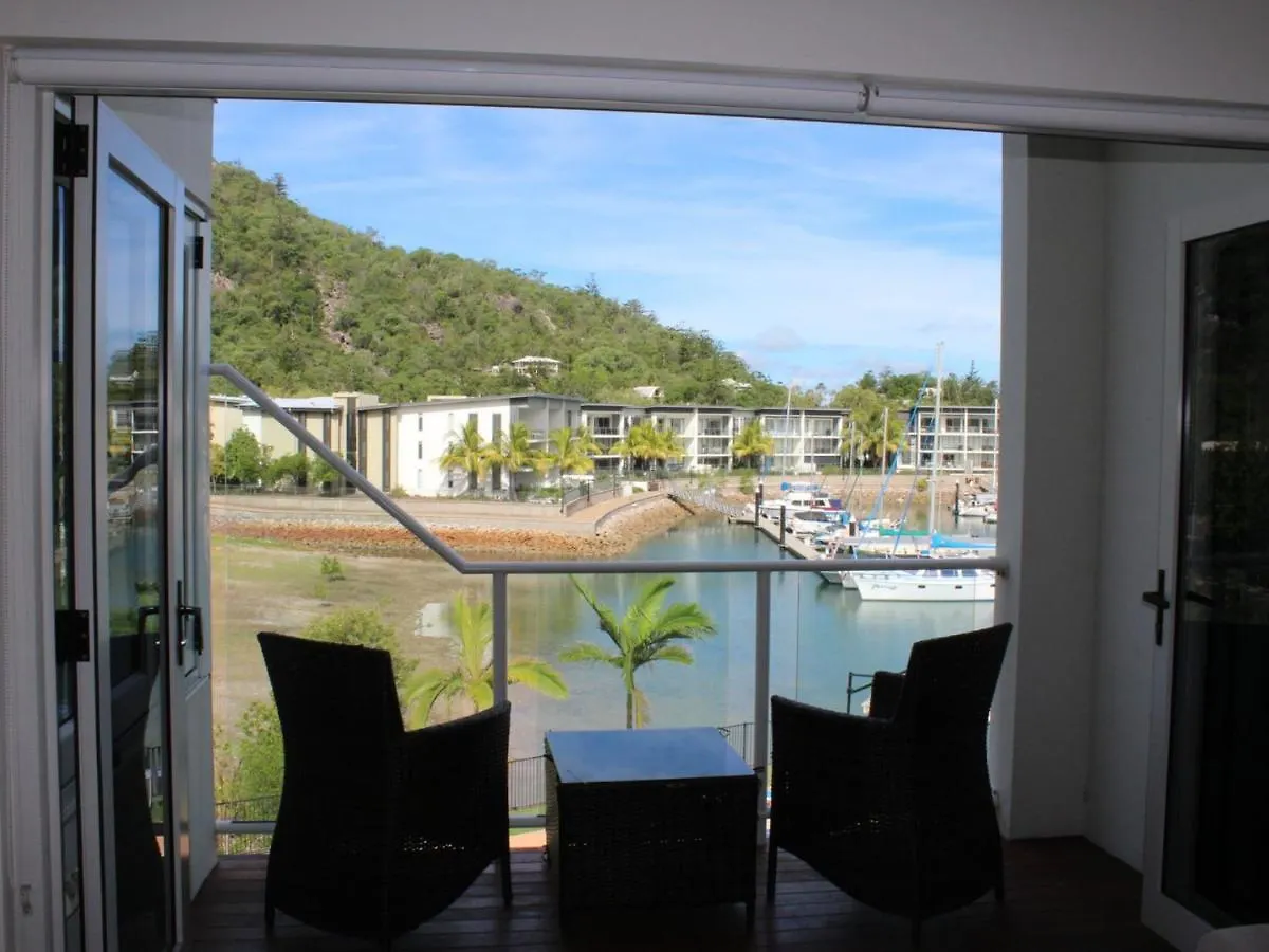 Beachside Apartment 17 Nelly Bay