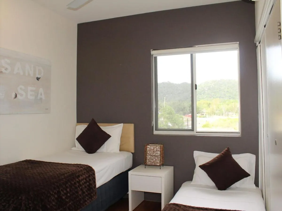 Beachside Apartment 17 Nelly Bay