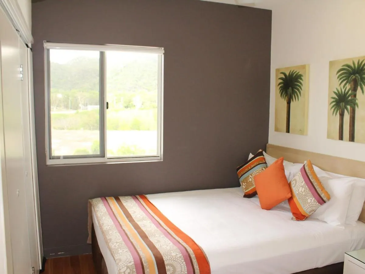Beachside Apartment 17 Nelly Bay