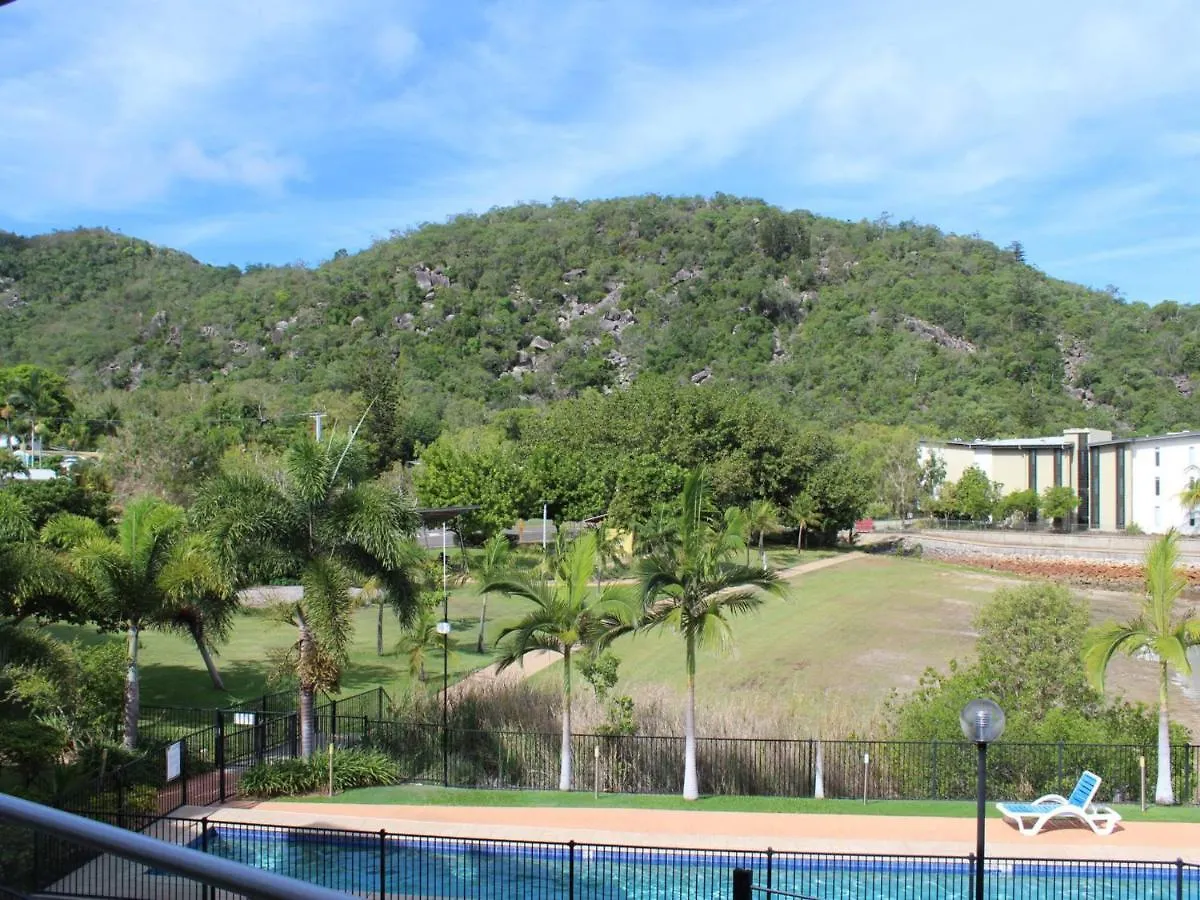 Beachside Apartment 17 Nelly Bay Australia